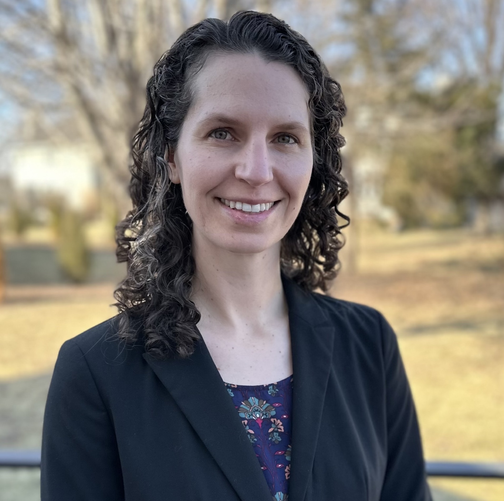 Amander Bayer headshot